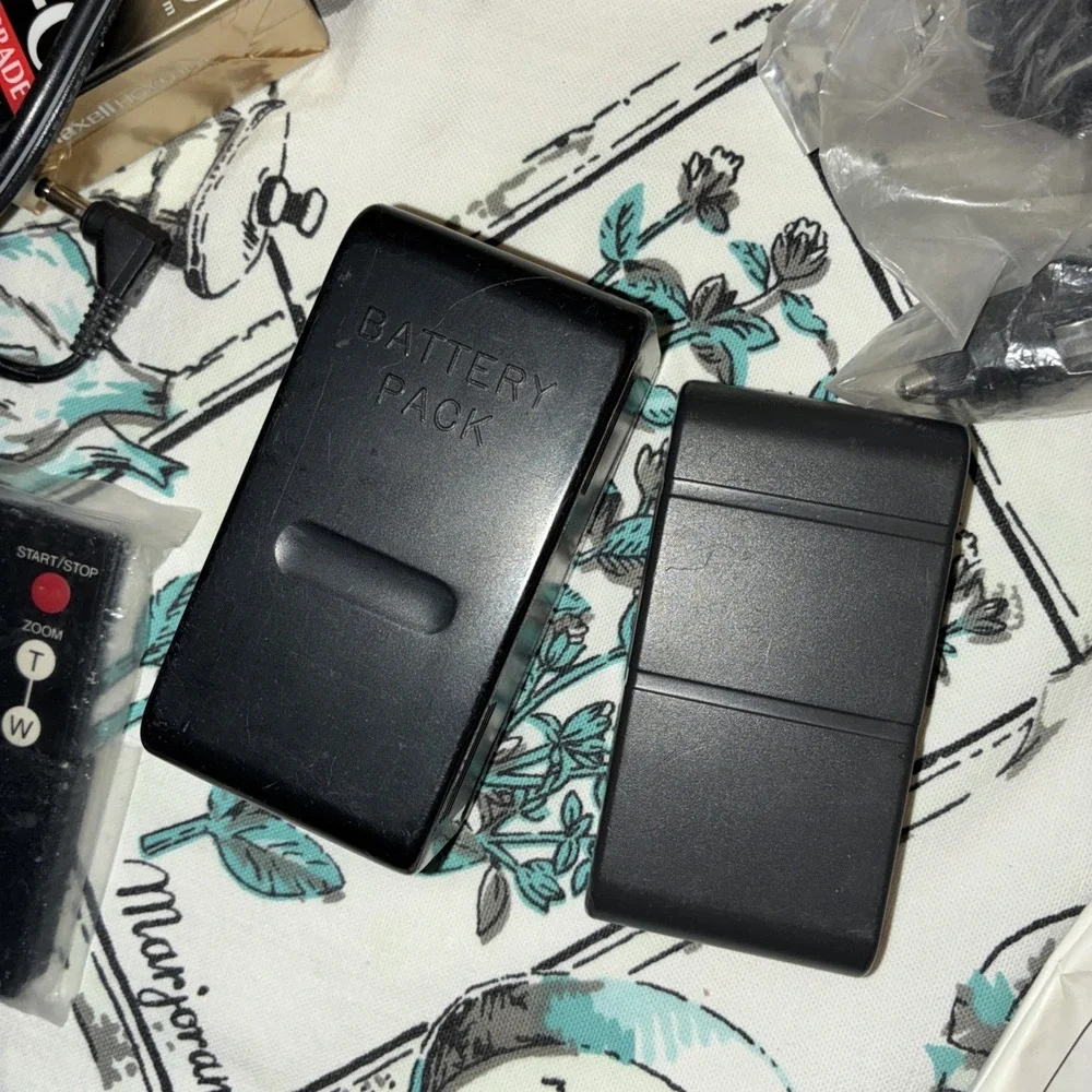 jvc cam corder model GR-AX500U Case, 2 Battery's, Charger, Remote, Ac Cord Etc